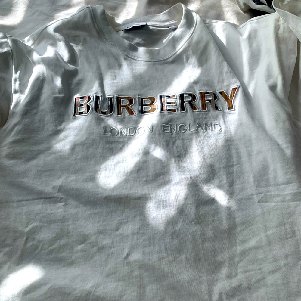 Burberry t shirt